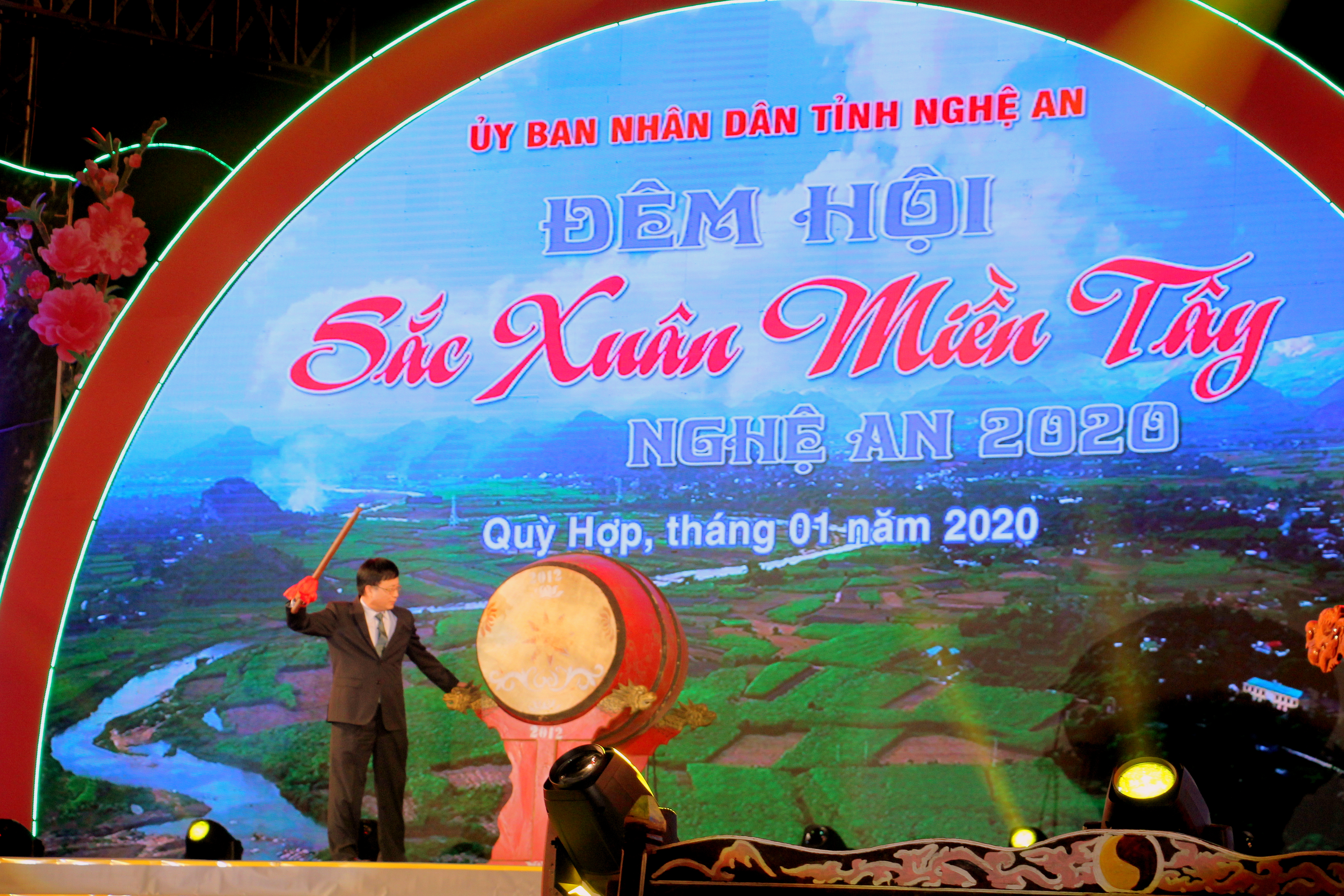 Sôi nổi Đêm hội sắc Xuân miền Tây Nghệ An năm 2020